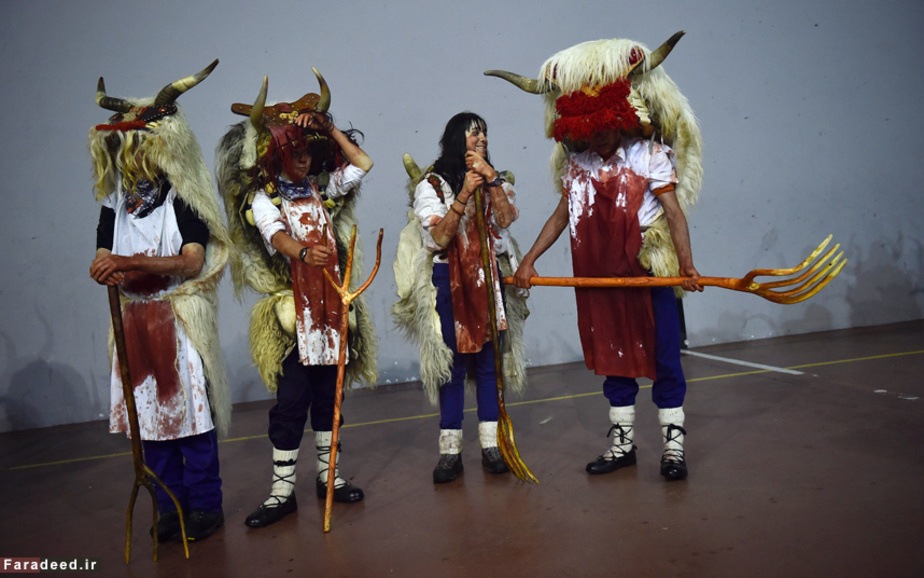 اجراکنندگان بخشی از برنامه کارناوال در Alsasua، اسپانیا AP Photo/Alvaro Barrientos