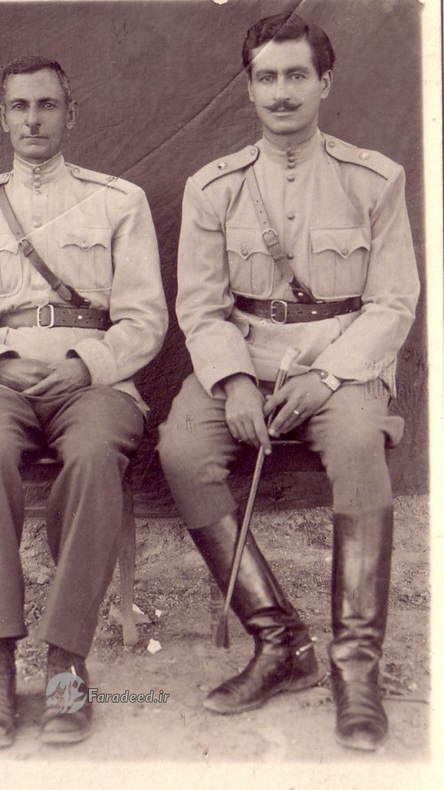 تیمور بختیار در کسوت فرماندهی هنگ سوار آدربایجان؛ او در سال 1325 از فرماندهانی بود که در آذربایجان با جعفر پیشه‌وری می‌جنگید.