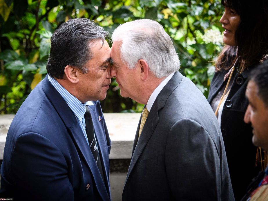 دیدار وزیرخارجه آمریکا با با یکی از بزرگان مائوری در ولینگتون