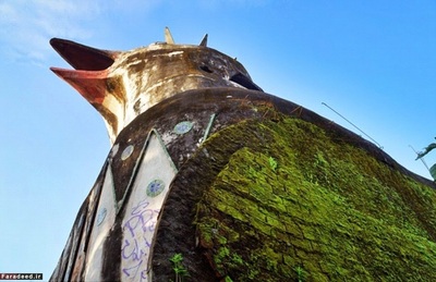 30 نفر از افراد روستا به دنیل در ساخت این بنا کمک کردند و حالا از درآمد گردشگران سود خوبی به جیب می‌زنند