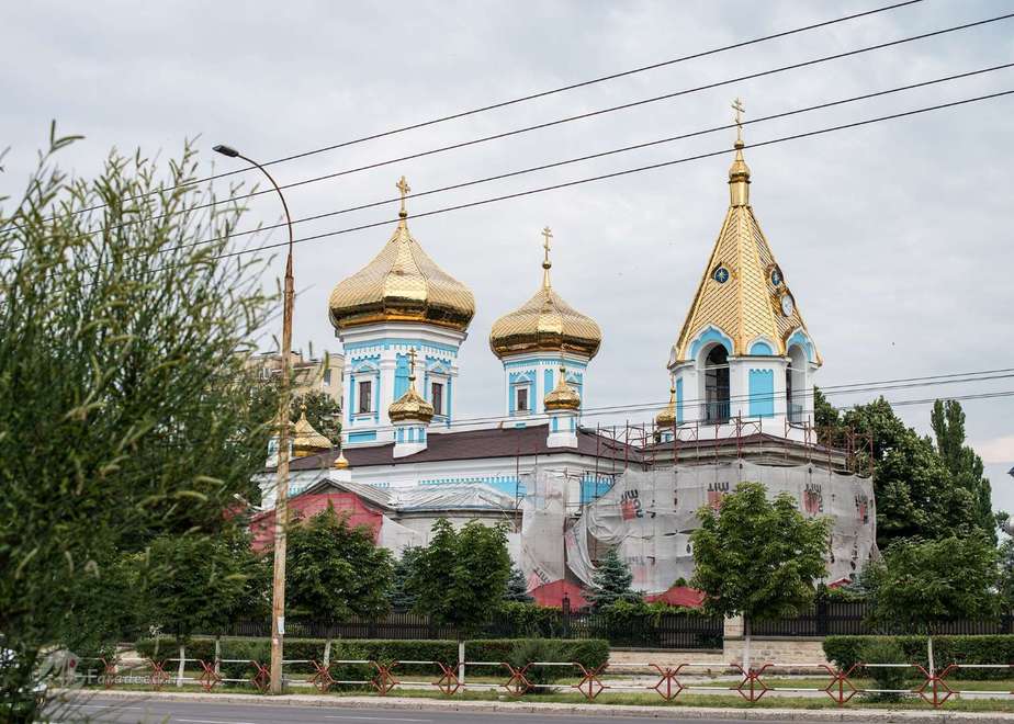کلیسای کاتولیک کیوفیلا در اواسط دهه ۱۸۰۰ در مولداوی ساخته شد