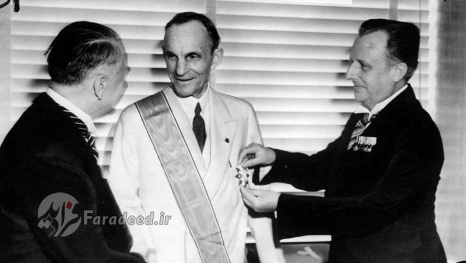 هنری فورد عقاب بزرگ نازی‌ها را در سال ۱۹۳۸ دریافت کردپ