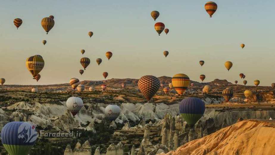 بالن‌های گردشگری در آسمان شهر کاپادوکیا در ترکیه