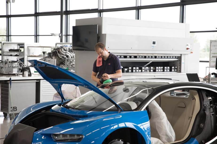 بوگاتی شیرون پولیش‌های پایانی را دریافت می‌کند 