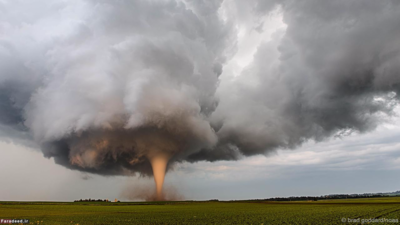 شکوه یک گردباد در غروب آفتاب (ترائر، آیووا)