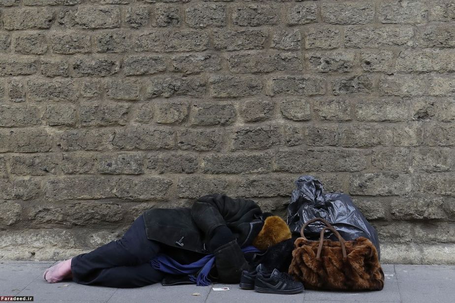 بی‌خانمان در نزدیکی دیوار واتیکان در مرکز شهر رم