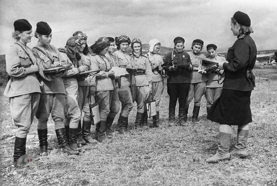 خلبانان هنگ 46 زنان ارتش سرخ که با عنوان 