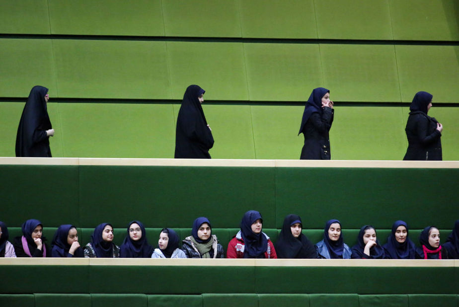 دانش آموزان ایرانی در مراسم سخنرانی حسن روحانی در مجلس
