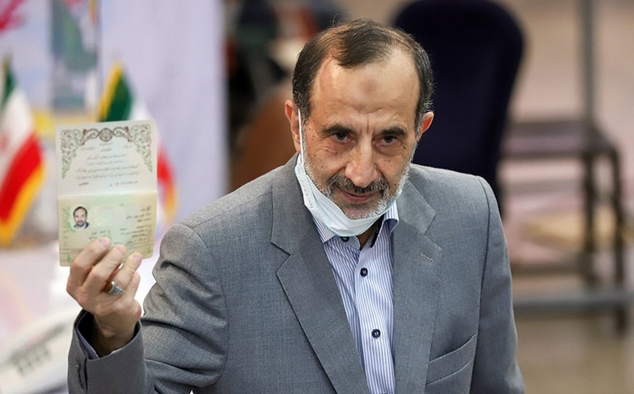 محمد خوش چهره در آخرین روز ثبت نام انتخابات سیزدهمین دوره ریاست جمهوری. عکس: میزان، فلاحی