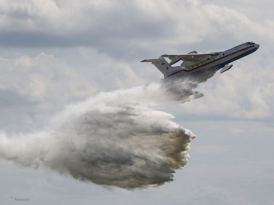 تخلیه آب هواپیمای روسی در شهر ژوکوفسکی