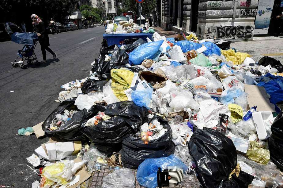 جمع شدن زبالهها پس از اعتصاب کارکنان شهرداری در آتن