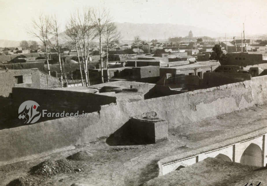 نمایی از پشت بام چند خانه در تهران