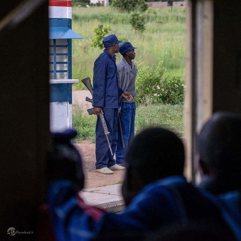 بازرسان در ایستگاه قطار. 