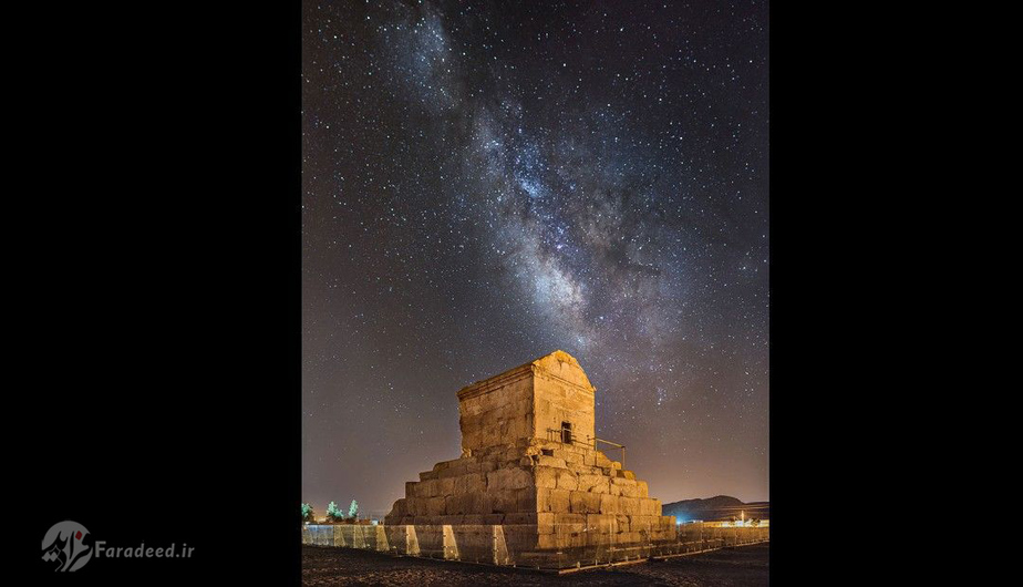 نمایی از پاسارگاد و مقبره کورش در شب