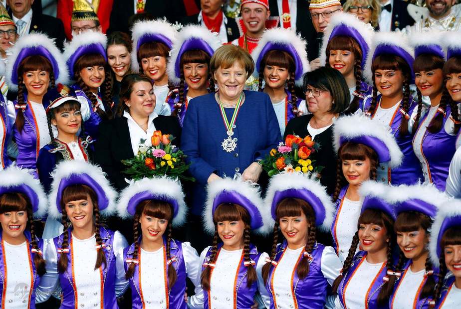 صدراعظم آلمان، آنگلا مرکل، در جمع انجمن های کارناوال آلمان.