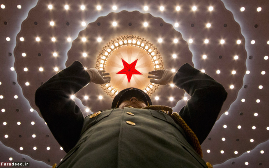 رهبر گروه موسیقی در تالار خلق پکن