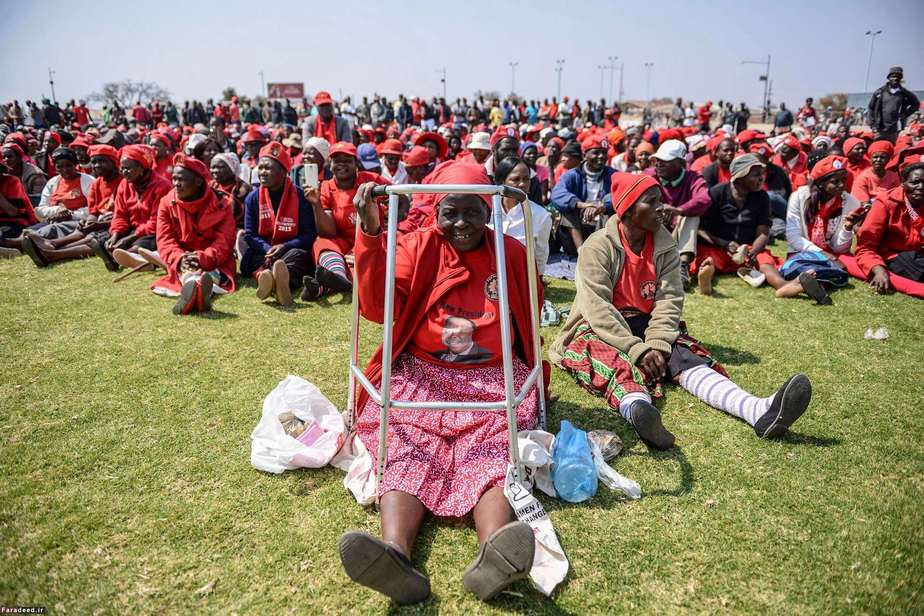 گوش دادن به سخنرانی رهبر مخالفان زیمبابوه