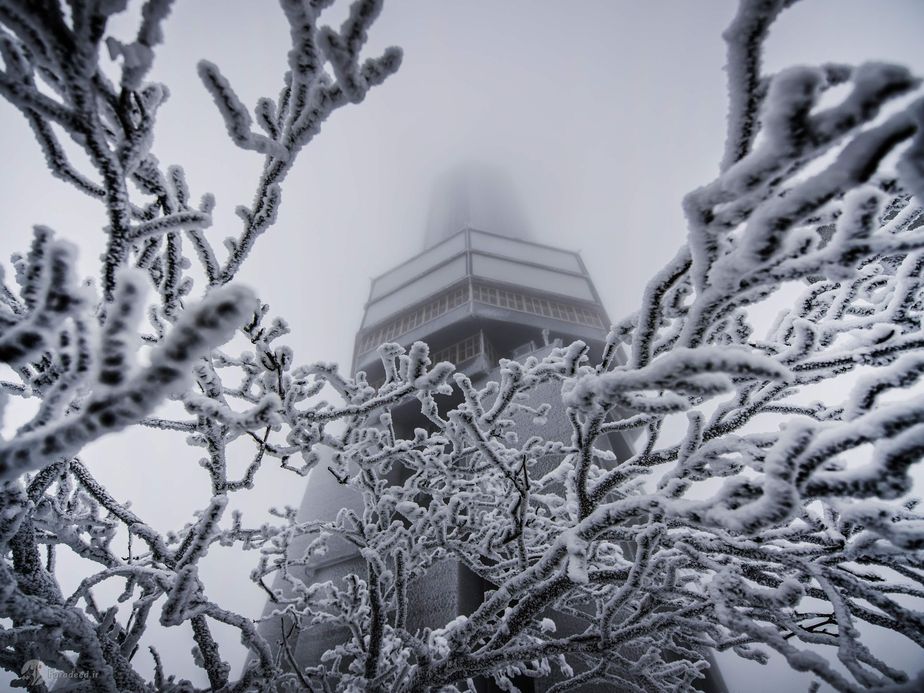 پوشیده شدن ایستگاه رادیویی در برف.(آلمان)