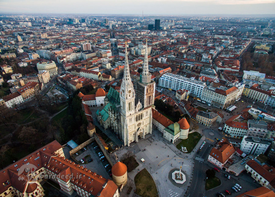 کلیسای جامع زاگرب در مرکز شهر. (زاگرب پایتخت کرواسی است)