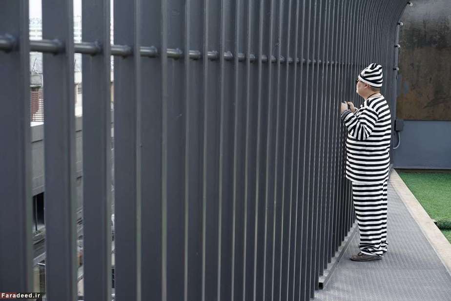 مهماندار هتلی با تم زندان در بانکوک