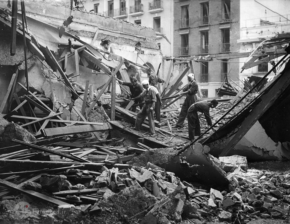 نیروهای جمهوری خواه در میان ویرانه های ساختمانی در مادرید به دنبال اجساد قربانیان هستند.