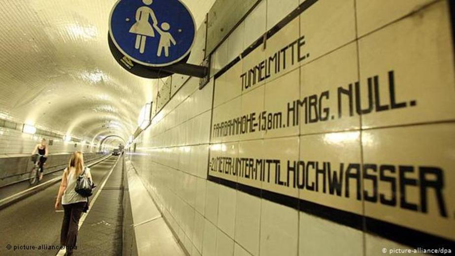 هامبورگیها معتقدند که یکی از زیباترین تونلهای جهان در این شهر و در زیر رودخانه