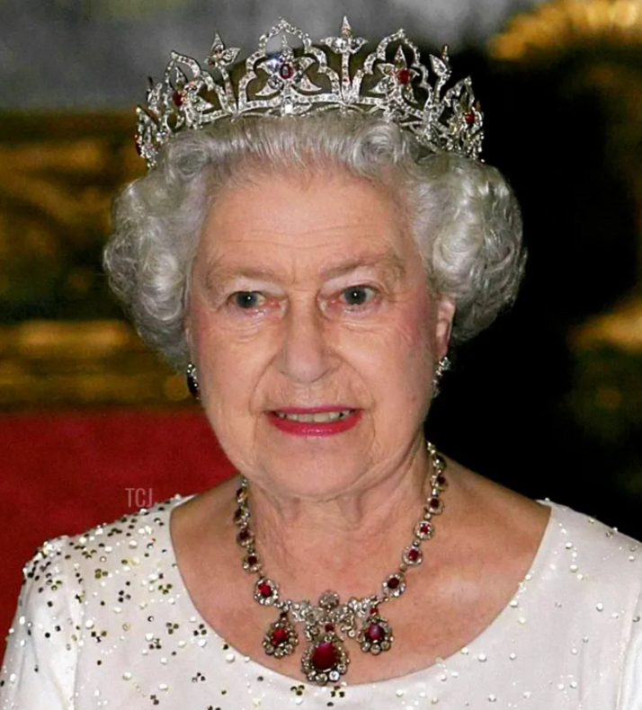 Oriental Circlet Tiara در اصل متعلق به ملکه ویکتوریا بود و به یکی از برجسته ترین جواهرات او تبدیل شد 