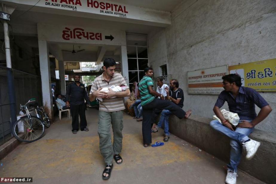 دانیل پدر گابریلا پس تولد دخترش او را از کلینیک ترخیص می کند.