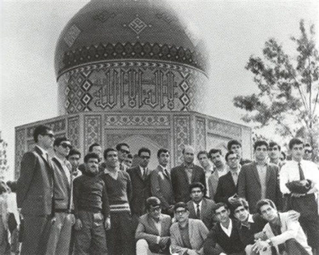 شرق دین دار و غرب روشنفکرِ تهران