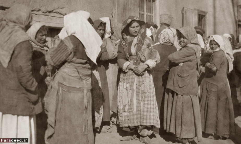زنان ارمنی زنده مانده از نسل کشی در جریان جنگ جهانی اول در کمپ آوارگان. سال 1919