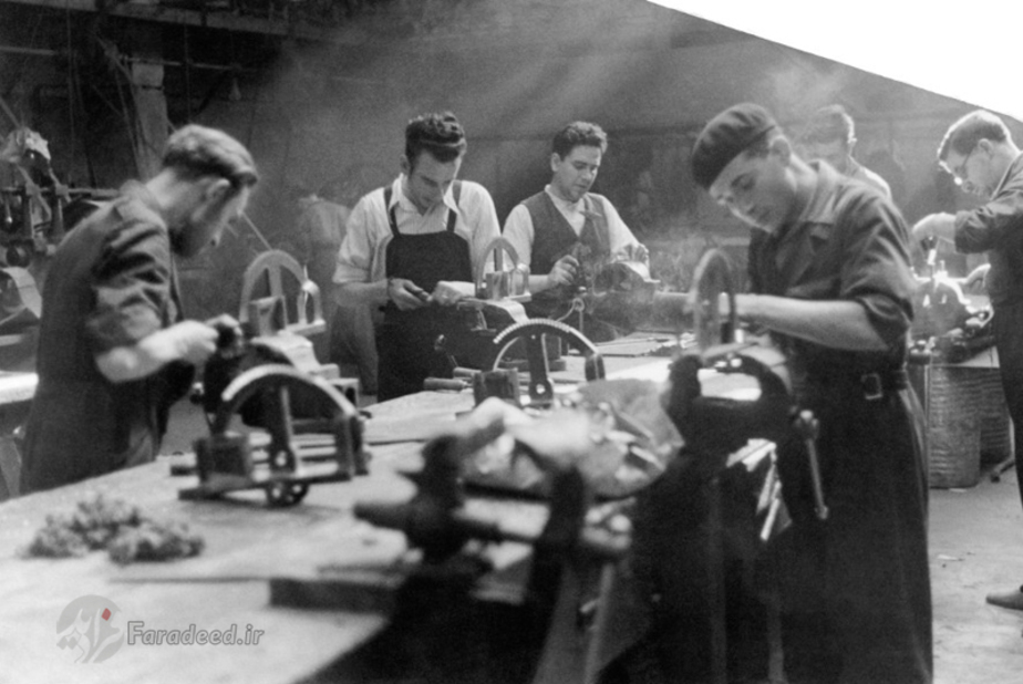 کار در کارخانه اسلحه سازی در مادرید. 1936