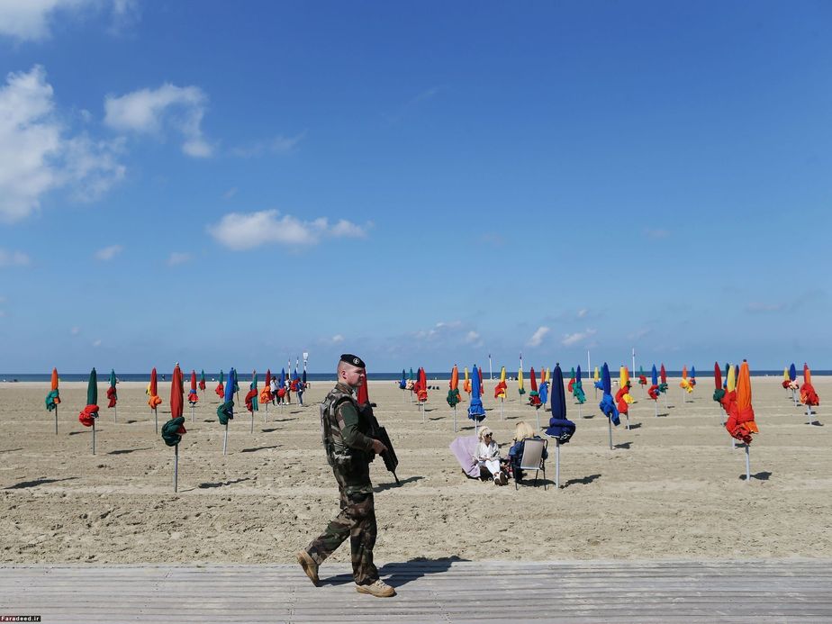 گشت‌زنی در حاشیه جشنواره فیلم‌های آمریکایی در شهر دوویل فرانسه