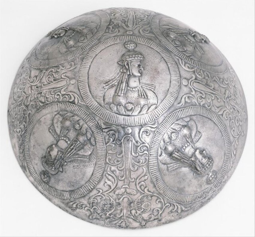 کاسه نقره‌ای با نقش زن ساسانی، حدود ۳۰۰ میلادی، از موزه هنر متروپولیتن نیویورک 