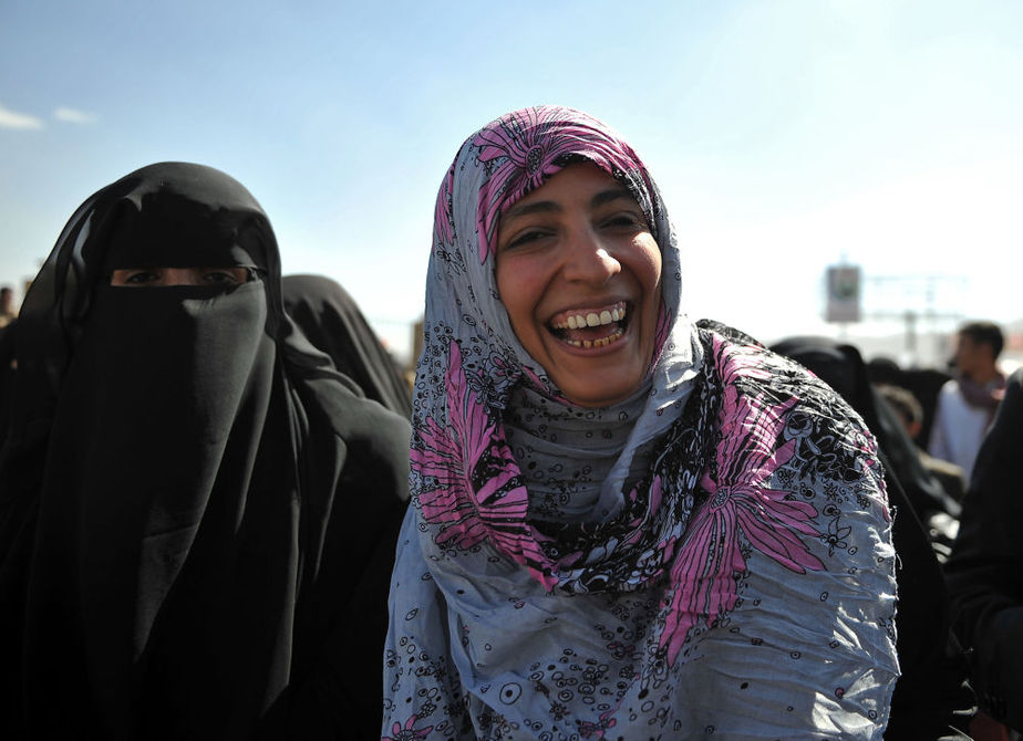 برنده جایزه صلح نوبل ، مدافع حقوق بشر توکل کارمان در تظاهرات یمن