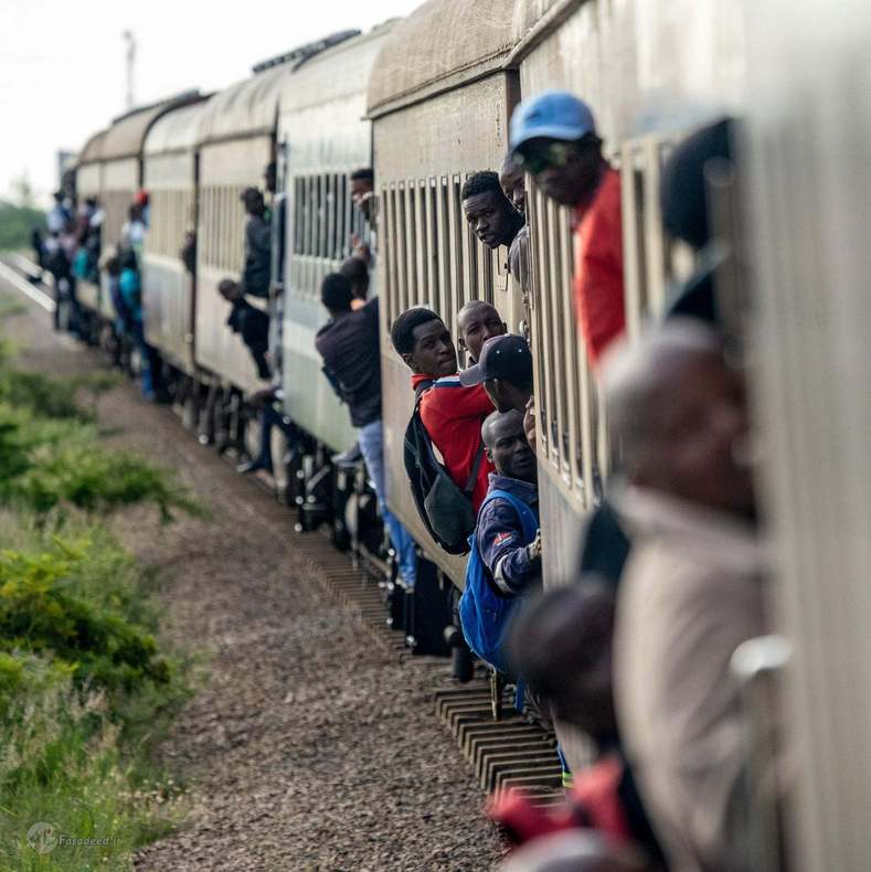 قطار در حال حرکت. 