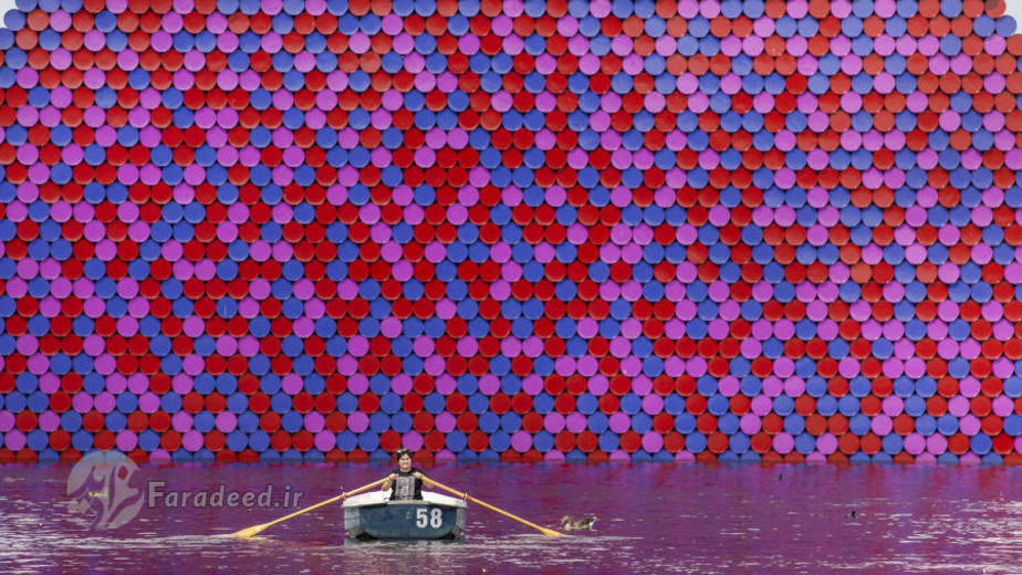 قایقرانی در رودخانه‌ای در لندن