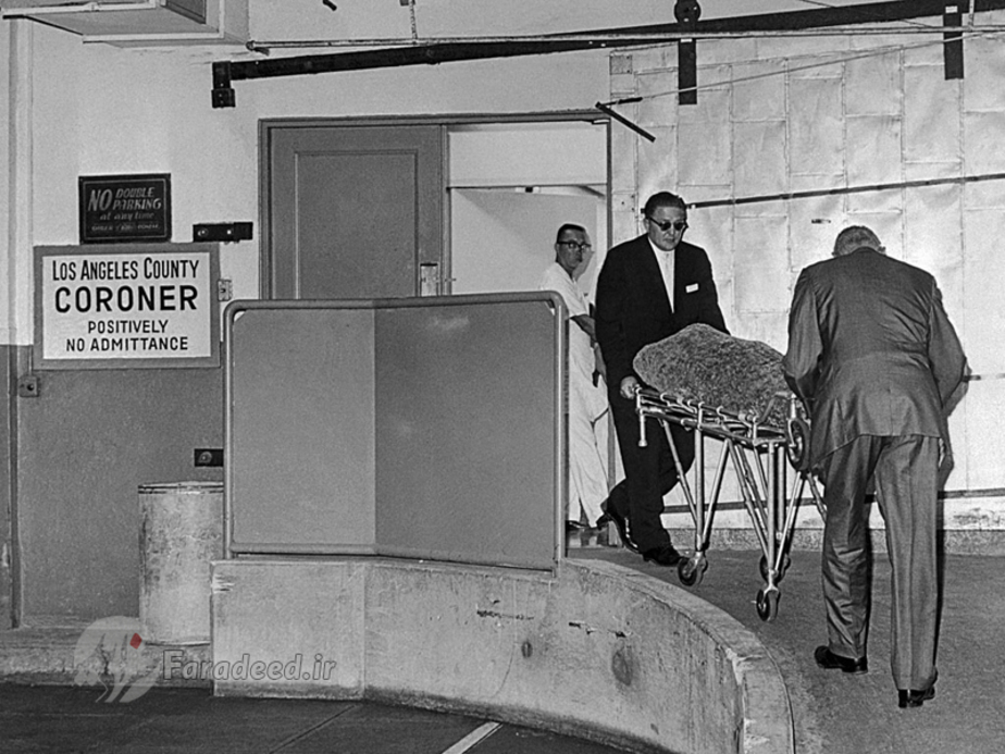 انتقال جسد مرلین مونرو به پزشکی قانونی. آگوست 1962