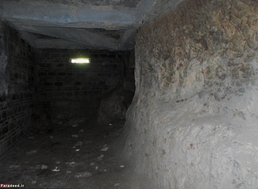 دوازده اتاق ناتمام برای درمان بیماران در پایین کلیسای حفر شده بود