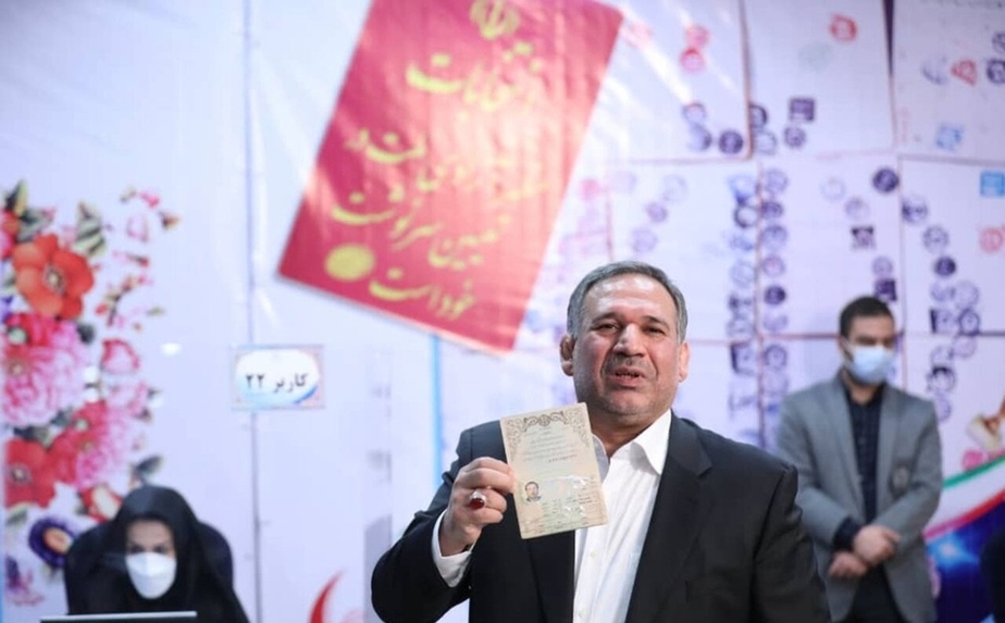 شمسالدین حسینی در آخرین روز ثبت نام انتخابات سیزدهمین دوره ریاست جمهوری. عکس: مهر، مریم کامیاب
