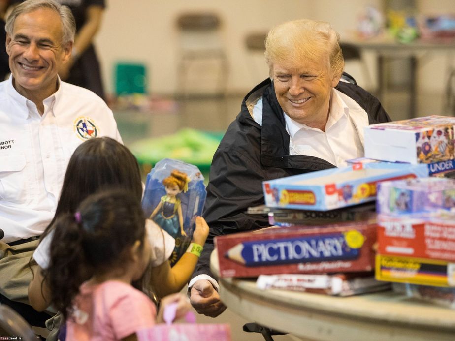 کمک‌رسانی ترامپ و همسرش در مناطق توفان‌زاده